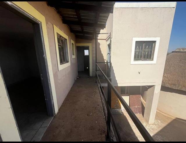 21 BEDROOM HOUSE FOR SALE IN PROTEA SOUTH